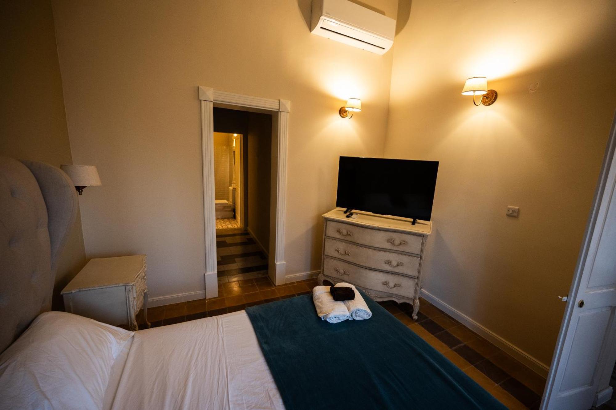 Grand Arcanum Apartment 2 - Comfortable And Elegant Сенглі Екстер'єр фото
