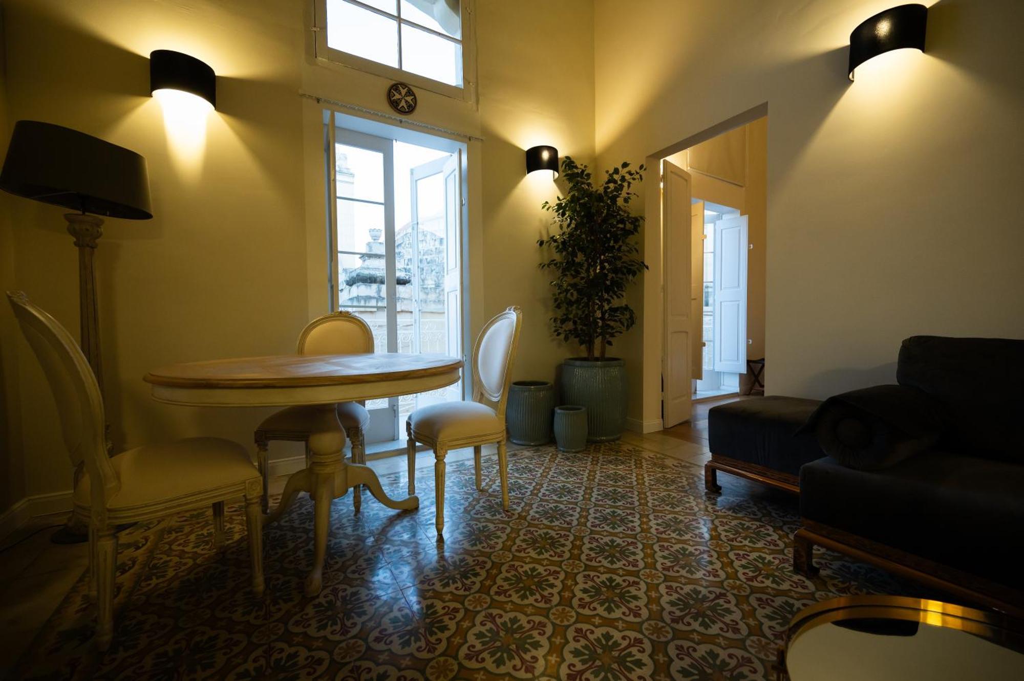 Grand Arcanum Apartment 2 - Comfortable And Elegant Сенглі Екстер'єр фото