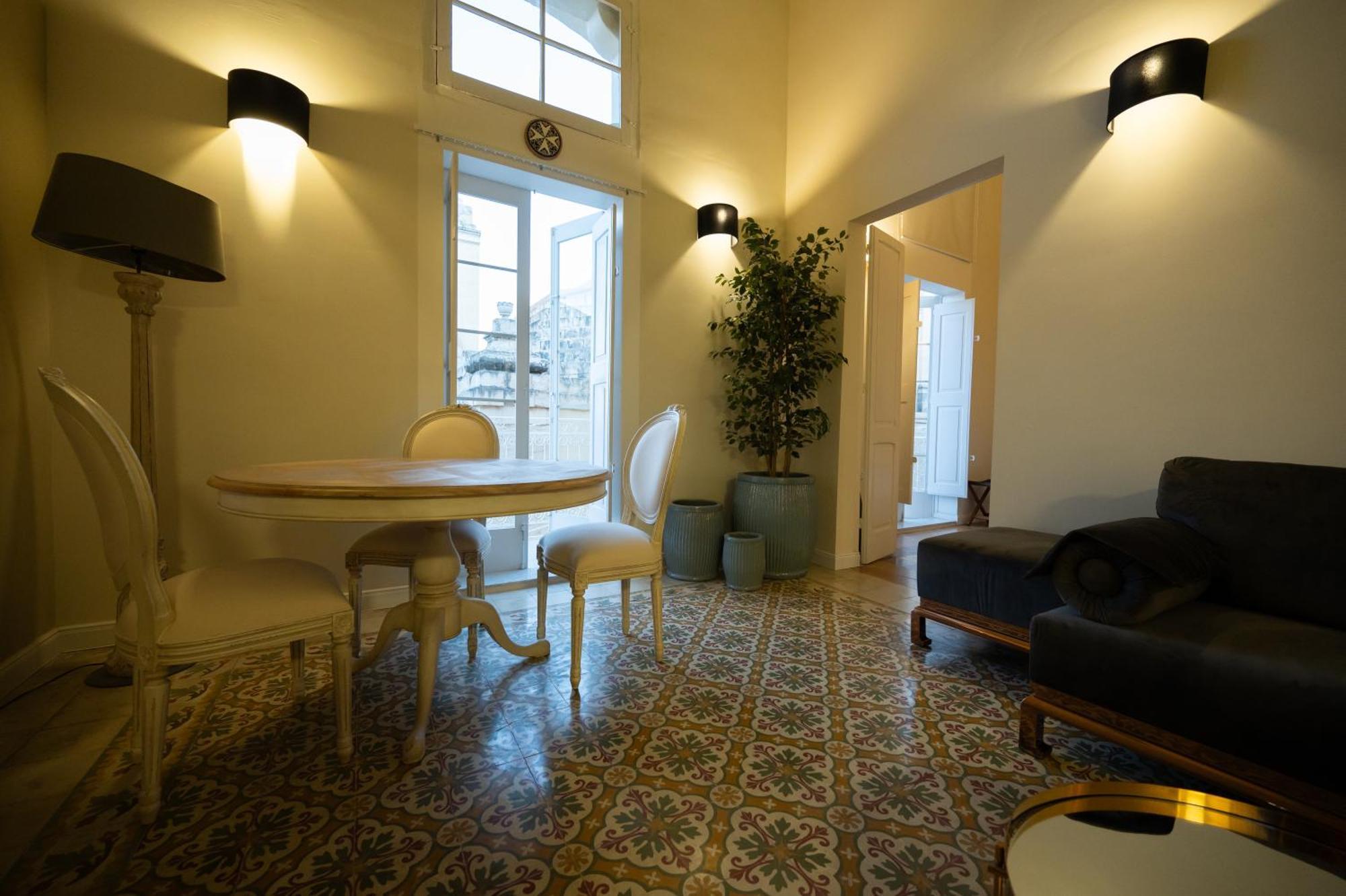 Grand Arcanum Apartment 2 - Comfortable And Elegant Сенглі Екстер'єр фото