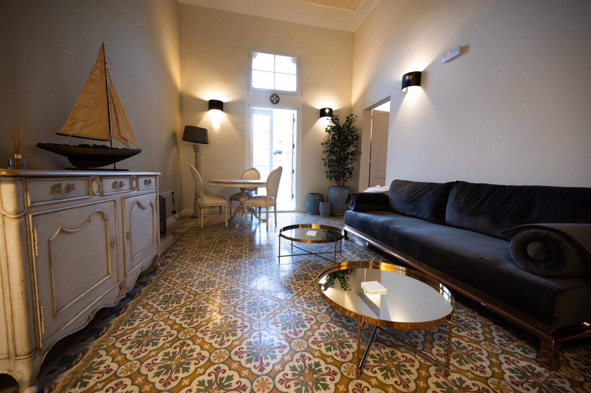 Grand Arcanum Apartment 2 - Comfortable And Elegant Сенглі Екстер'єр фото