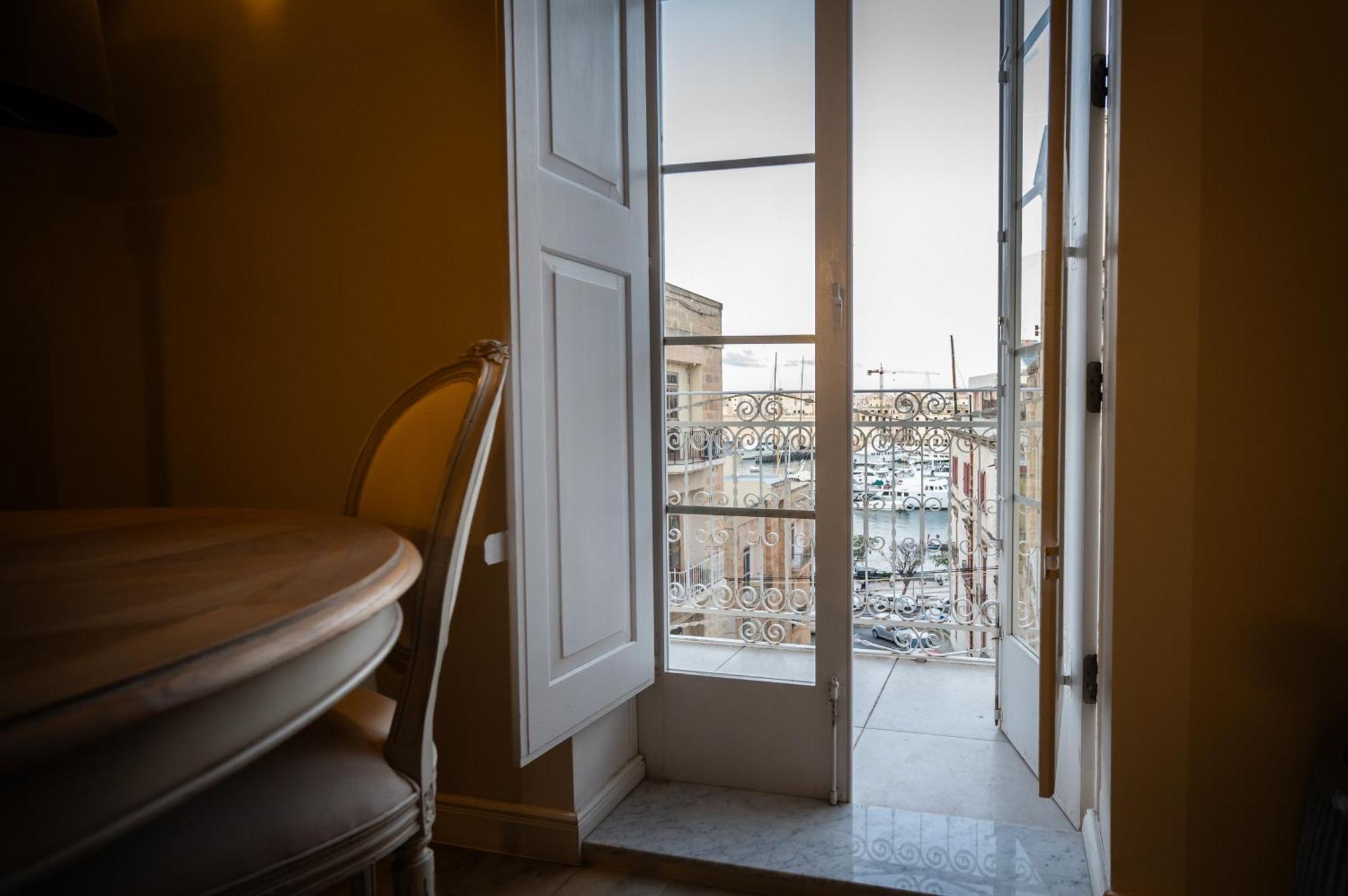Grand Arcanum Apartment 2 - Comfortable And Elegant Сенглі Екстер'єр фото