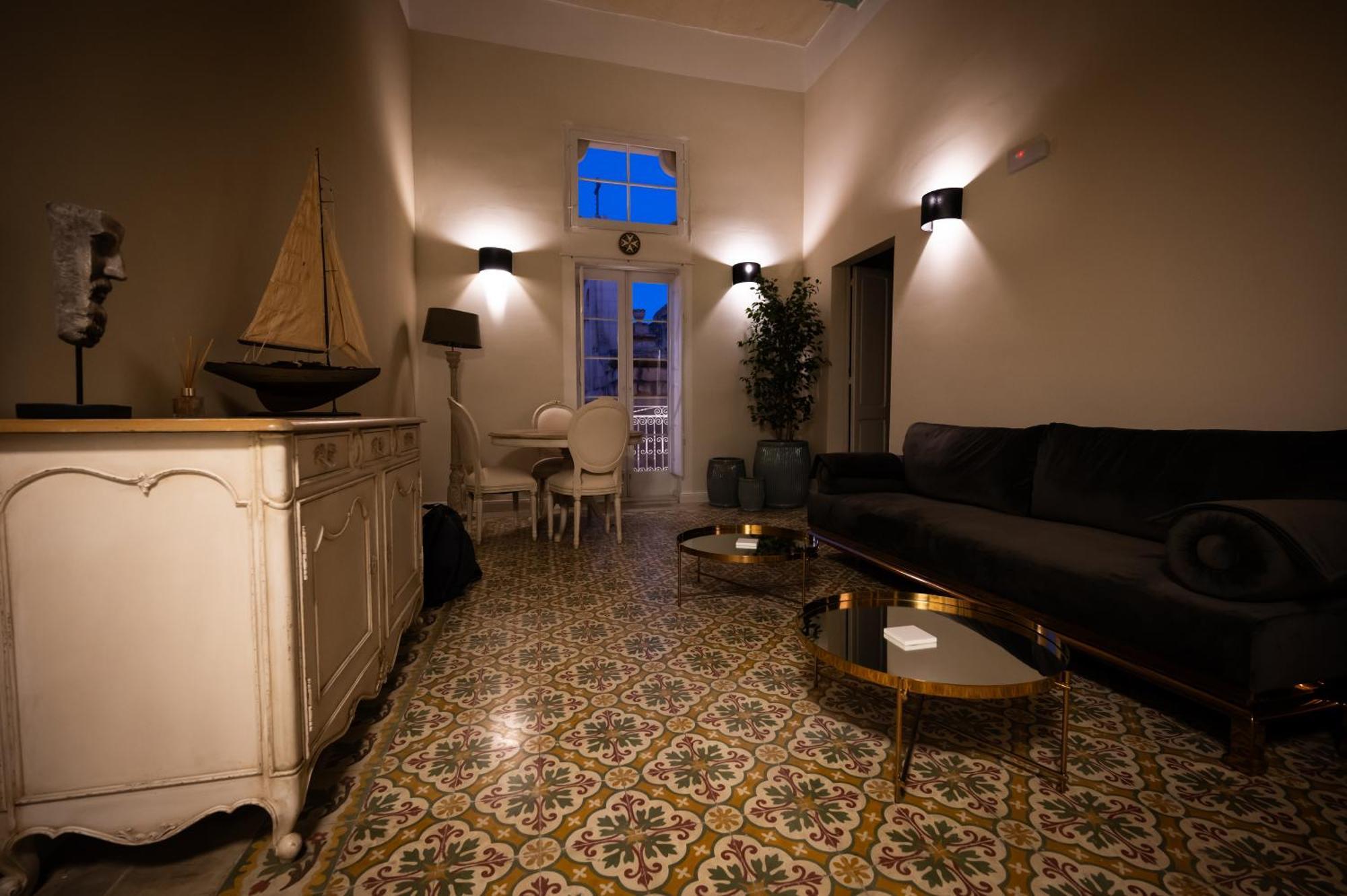 Grand Arcanum Apartment 2 - Comfortable And Elegant Сенглі Екстер'єр фото