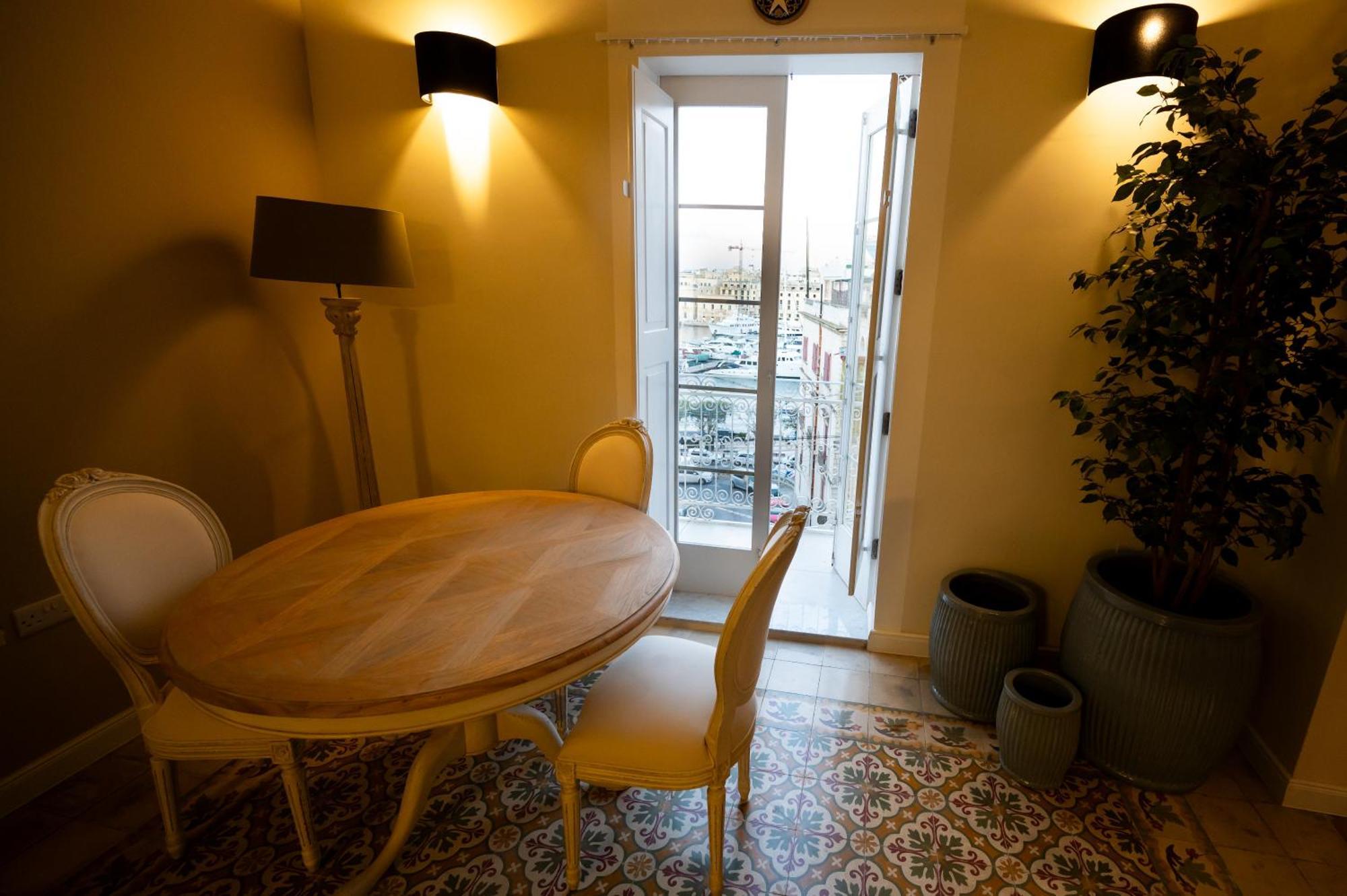 Grand Arcanum Apartment 2 - Comfortable And Elegant Сенглі Екстер'єр фото